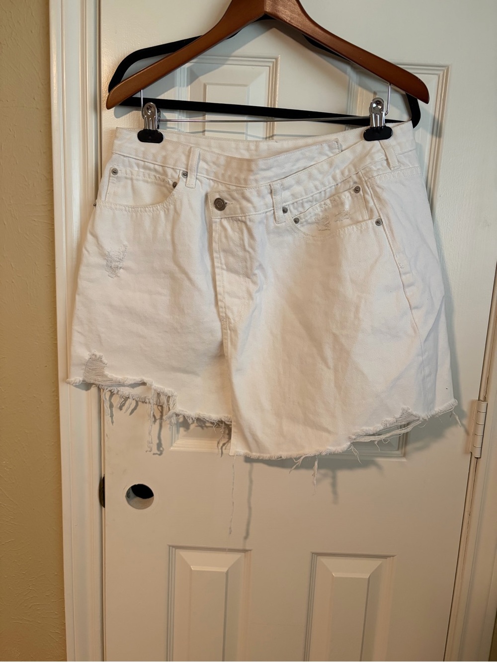 Gianni Bini White Distressed Denim Mini Skirt